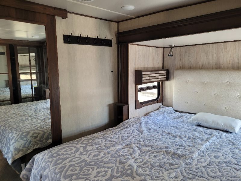 2018 Palomino Columbus 298RL - Image 19