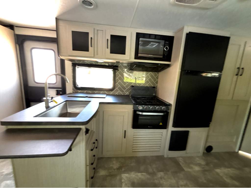 2022 COACHMAN APEX 290BHS - Image 10