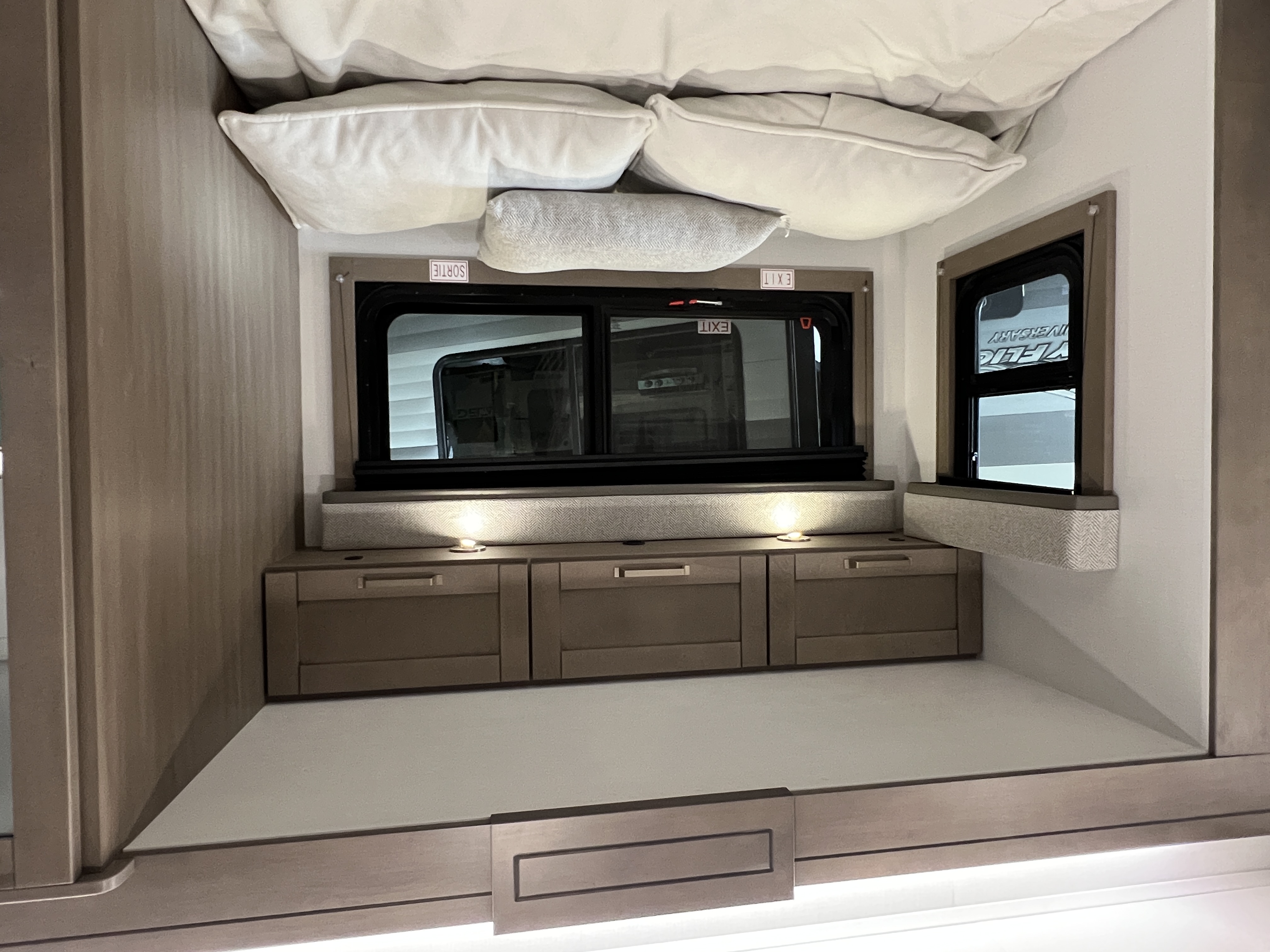2027 Jayco Redhawk 24B - Image 21