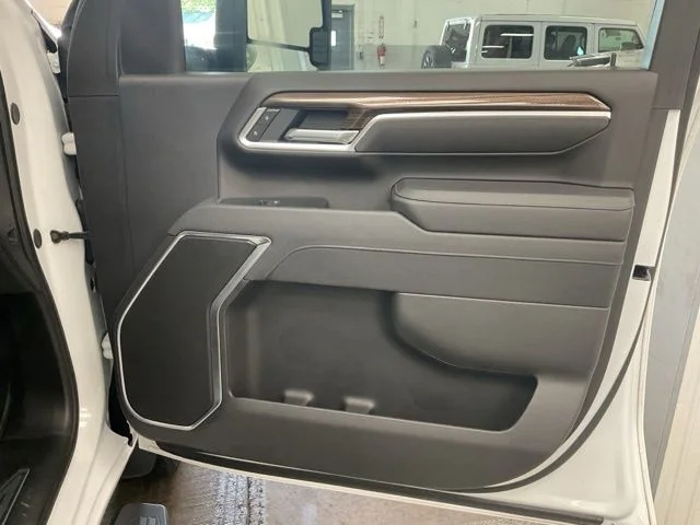 2025 Chevrolet Silverado 2500HD 4WD Crew Cab 172" LT - Image 24