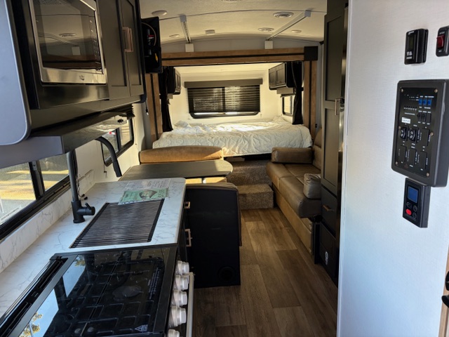 2023 Keystone Outback Ultra-Lite Ultra-Lite 240URS - Image 18