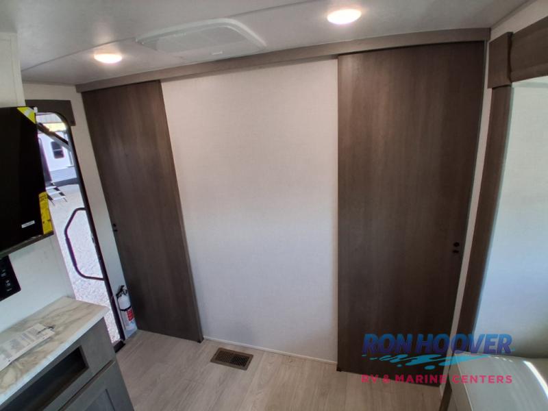 2025 COACHMEN 282DORM - Image 23