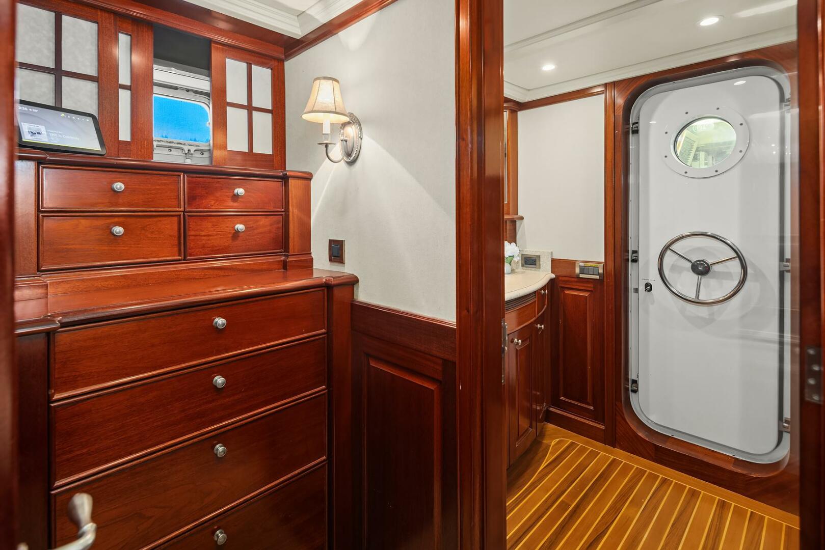 2001 Rayburn Custom Yachts Flush Deck - Image 31