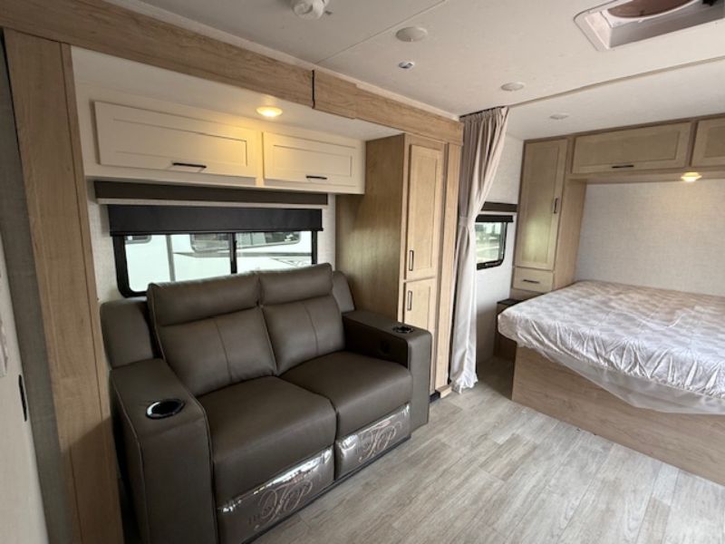 2026 Ember RV E-Series 21RKE - Image 12