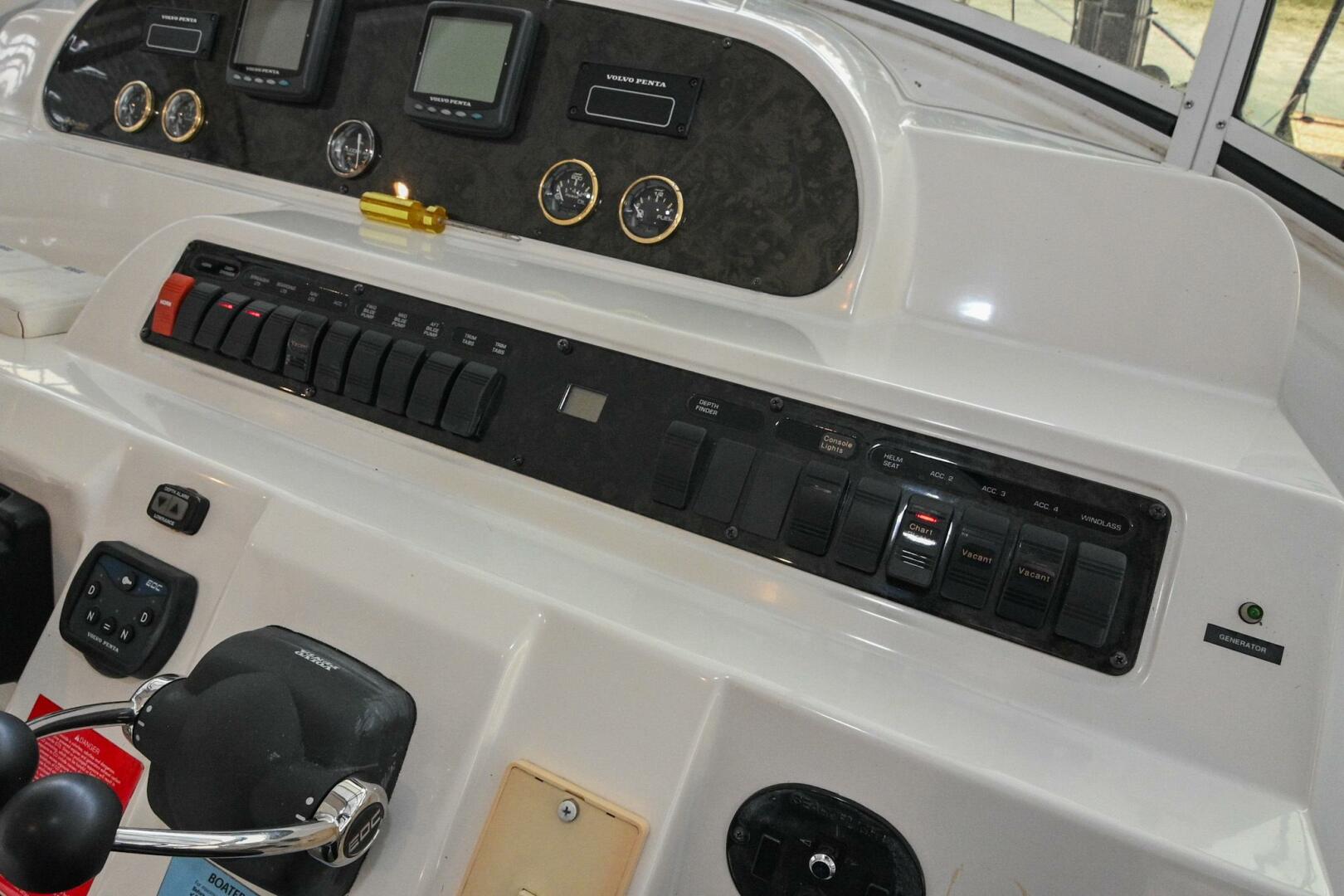 2002 Cruisers Yachts 5000 Sedan Sport - Image 110