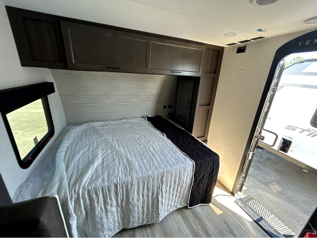 2026 VENTURE RV SPORTTREK STINGER 222VUD - Image 14