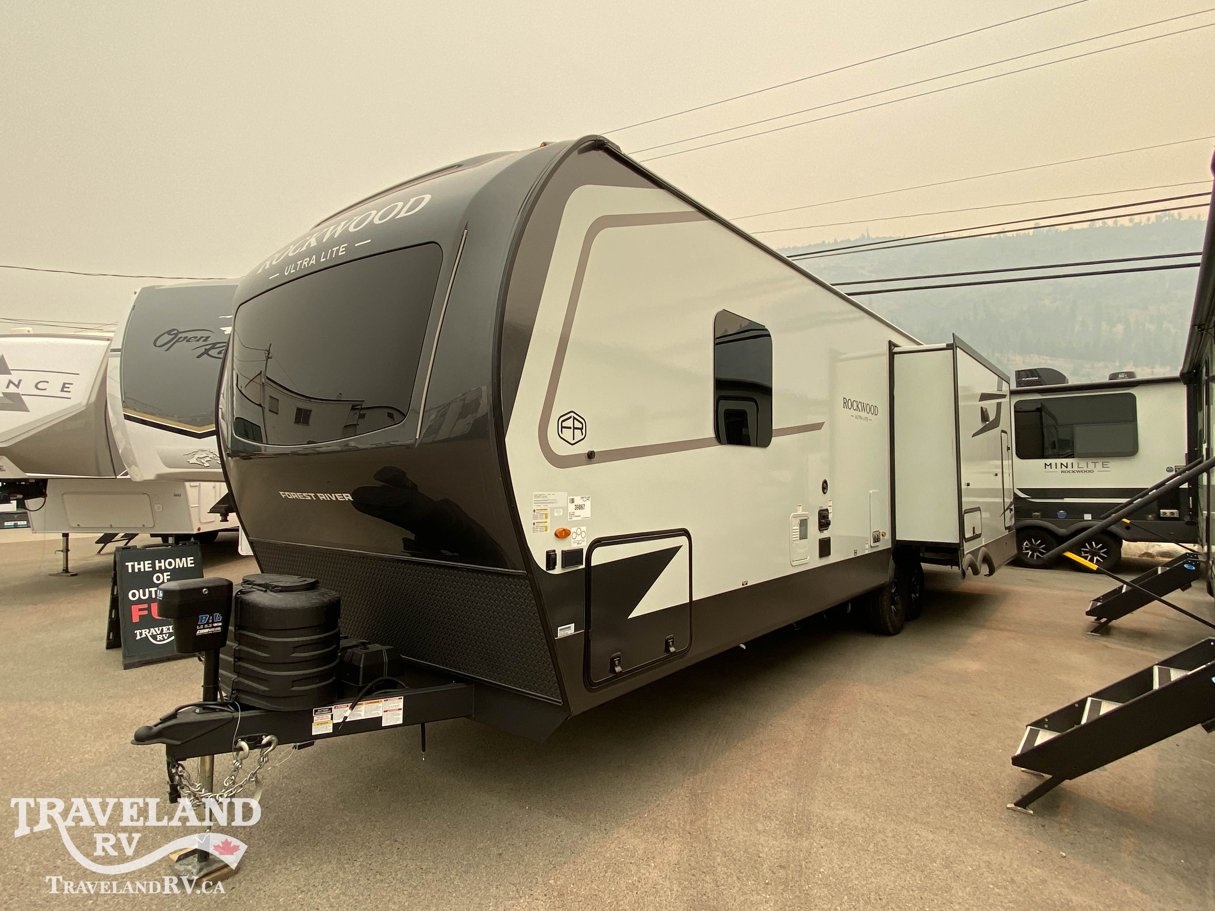 2027 Forest River Rockwood Ultra Lite 2916RL - Image 6