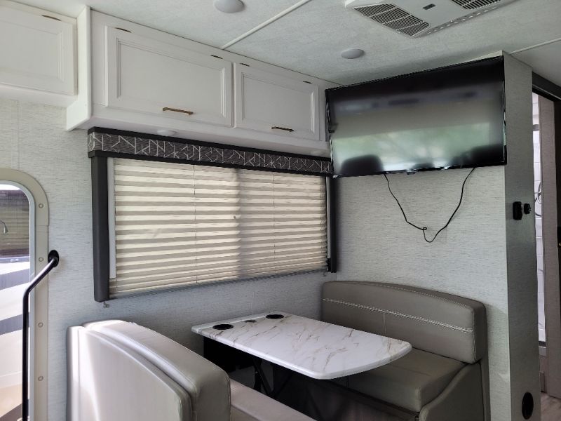 2025 Thor Motor Coach A.C.E. 29D - Image 9