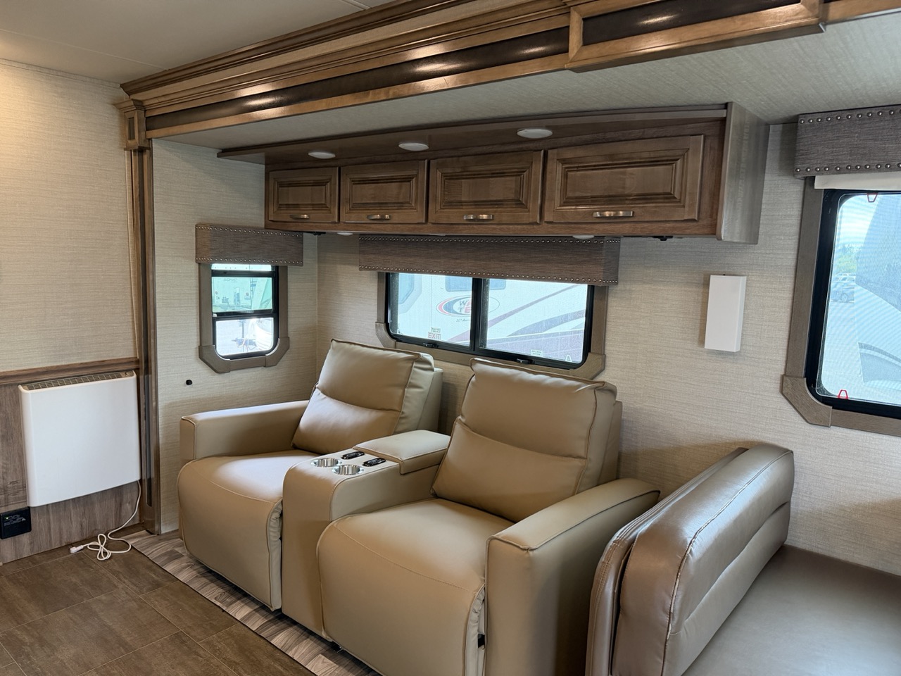 2019 Jayco Seneca 37K - Image 9