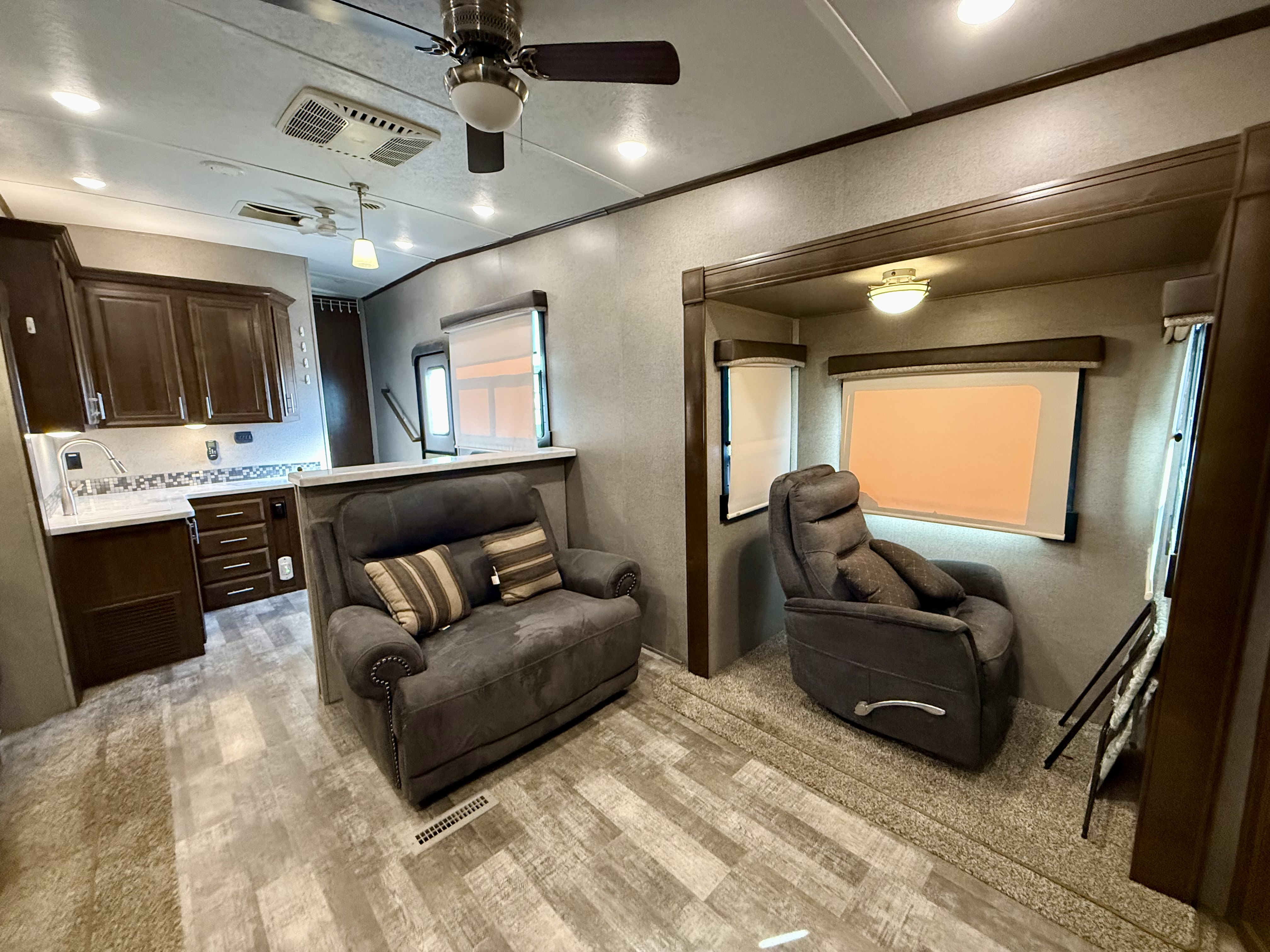 2019 Forest River Rockwood Signature Ultra Lite 8298WS - Image 10