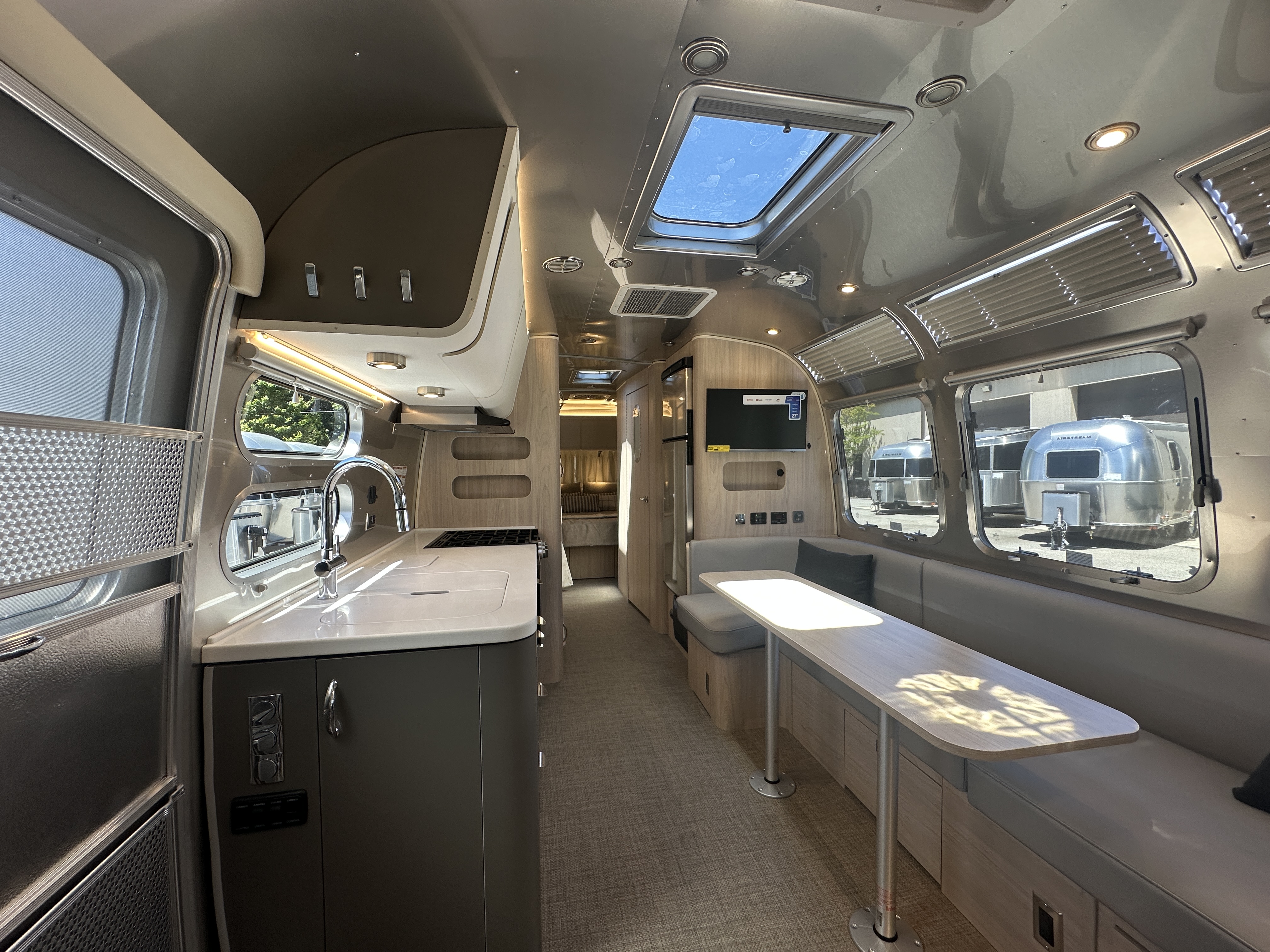 2026 Airstream Globetrotter 30RB - Image 10
