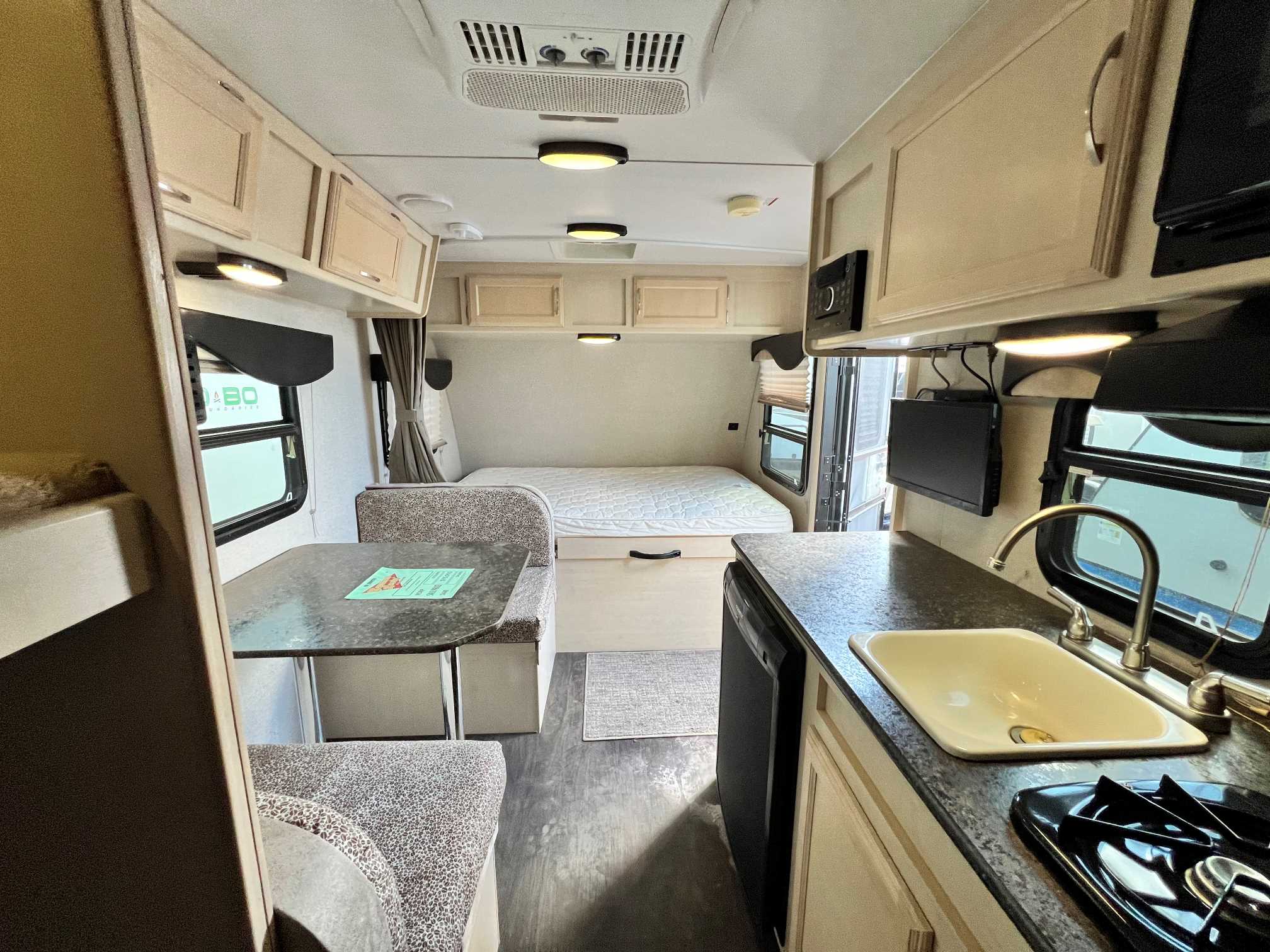 2018 Winnebago Micro Minnie 1700BH - Image 9
