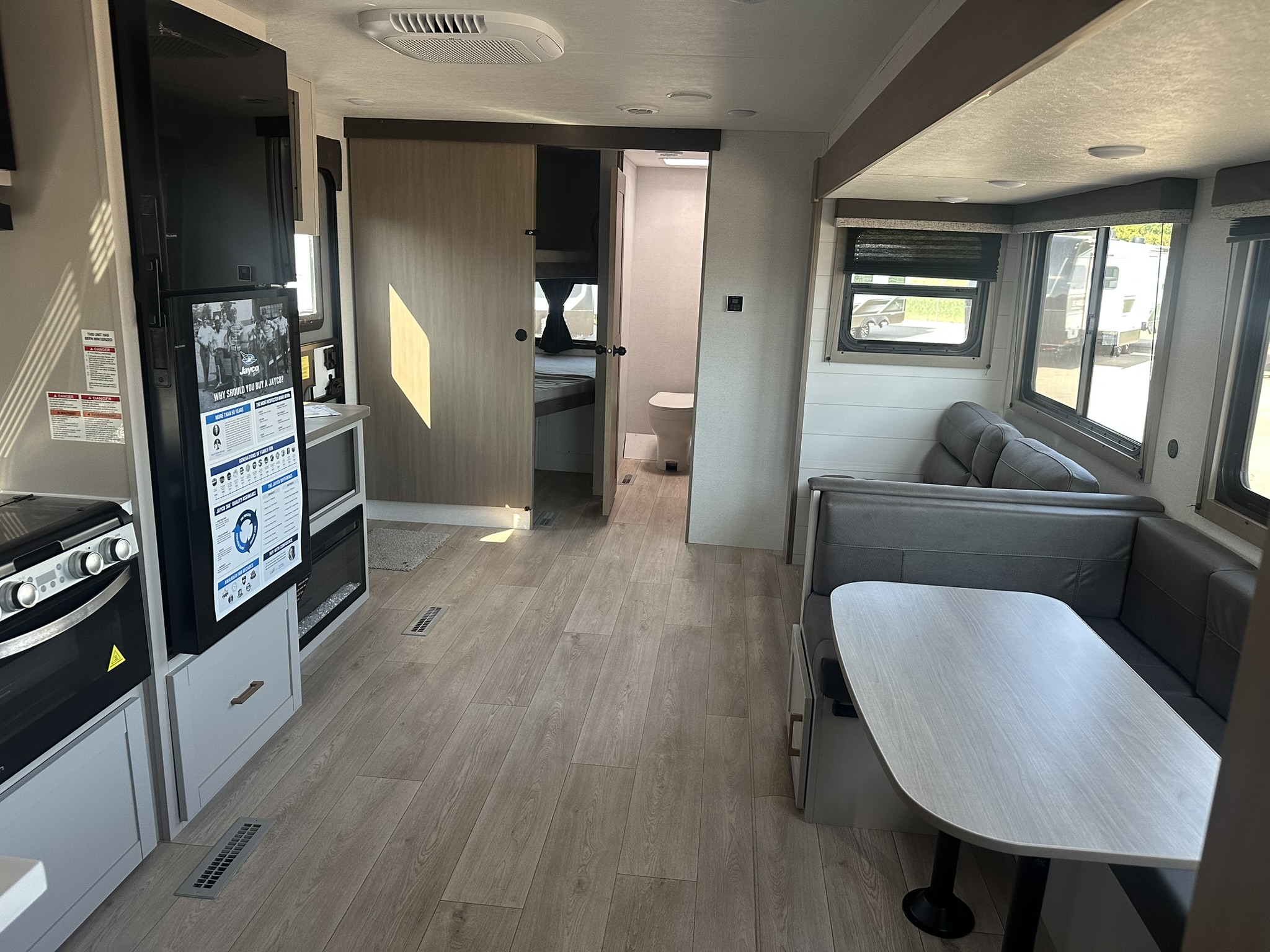 2027 JAYCO JAY FLIGHT 330TBS - Image 11