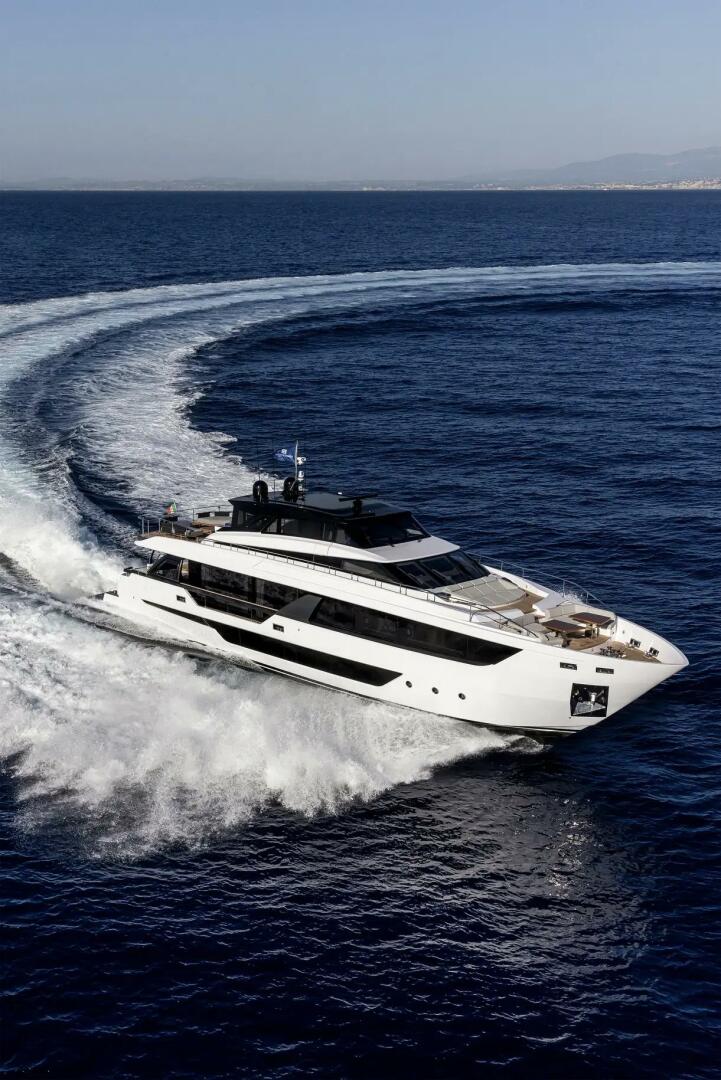 2022 Ferretti Yachts Skydeck - Image 8