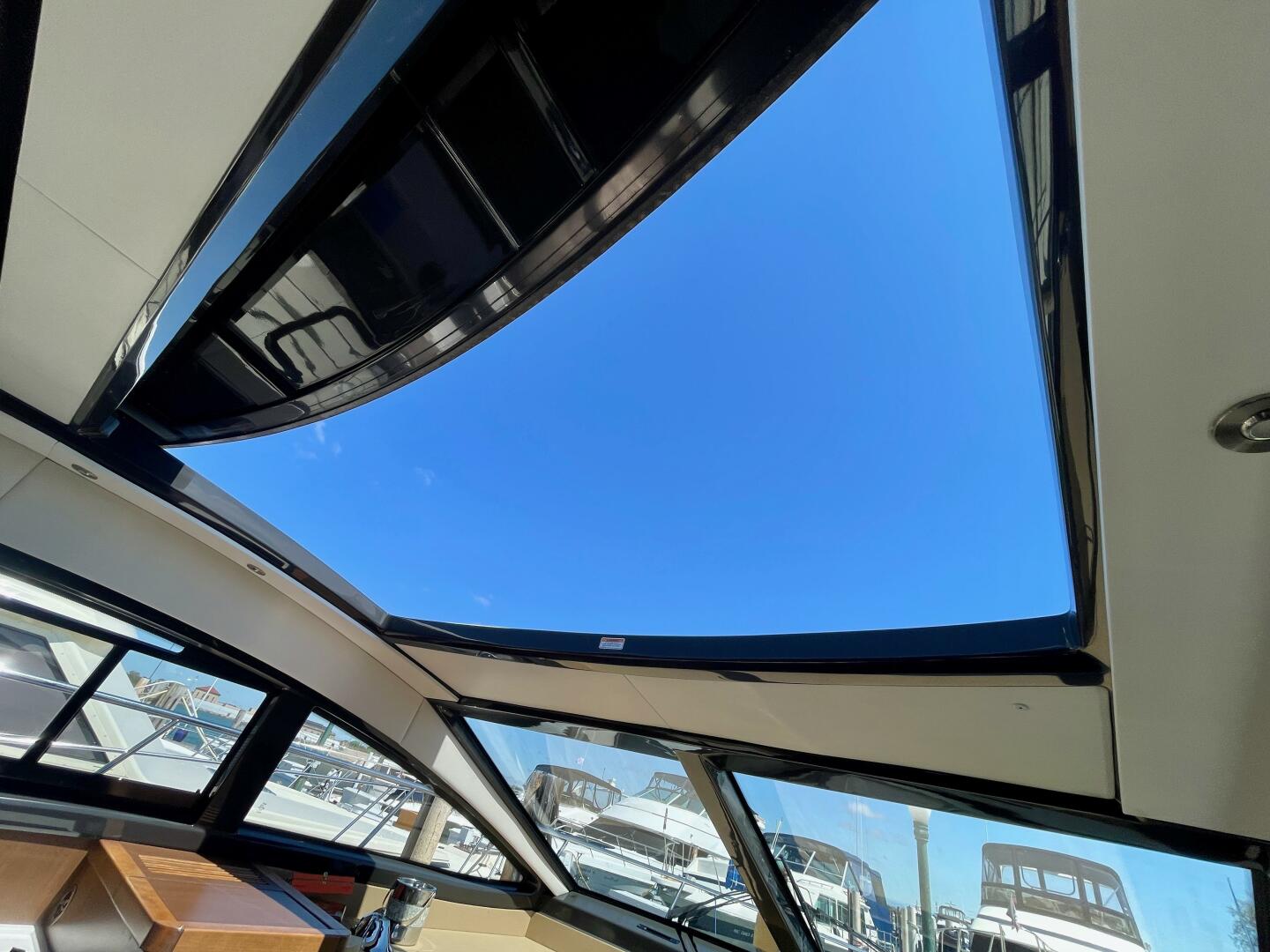 2017 Sea Ray 400 Sundancer - Image 36
