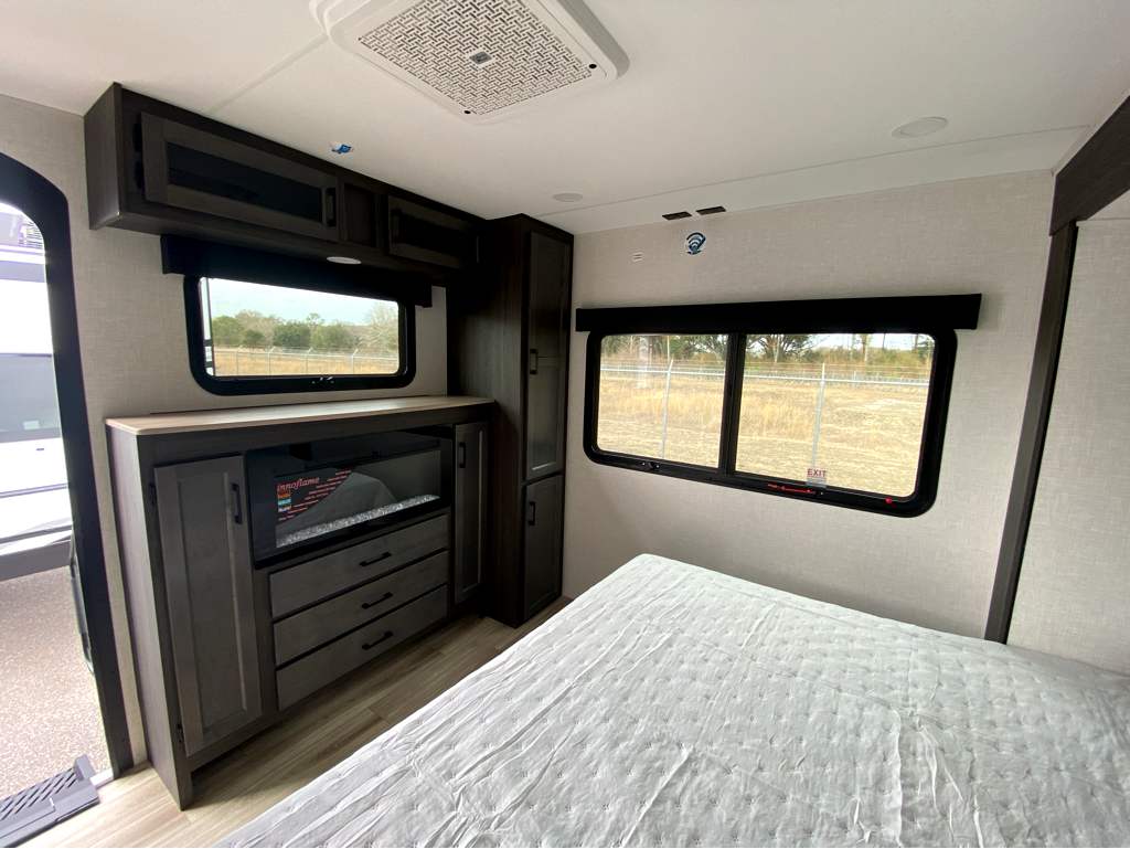 2026 VENTURE RV SPORTTREK 333VMI - Image 34