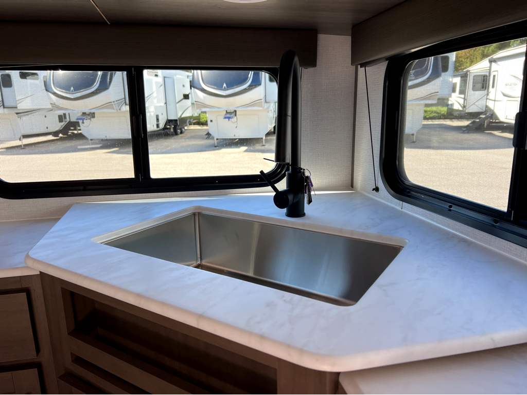 2026 GRAND DESIGN TRANSCEND 25MLX - Image 13