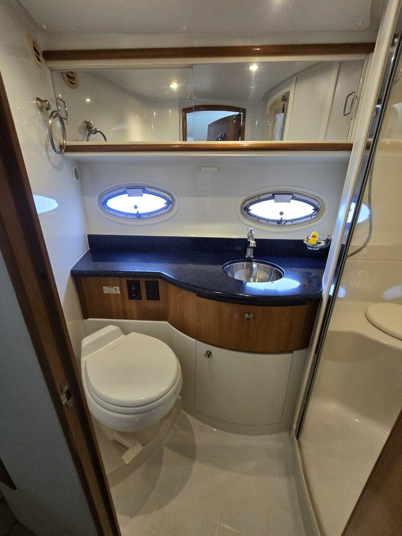 2002 Carver 444 Cockpit Motor Yacht - Image 44