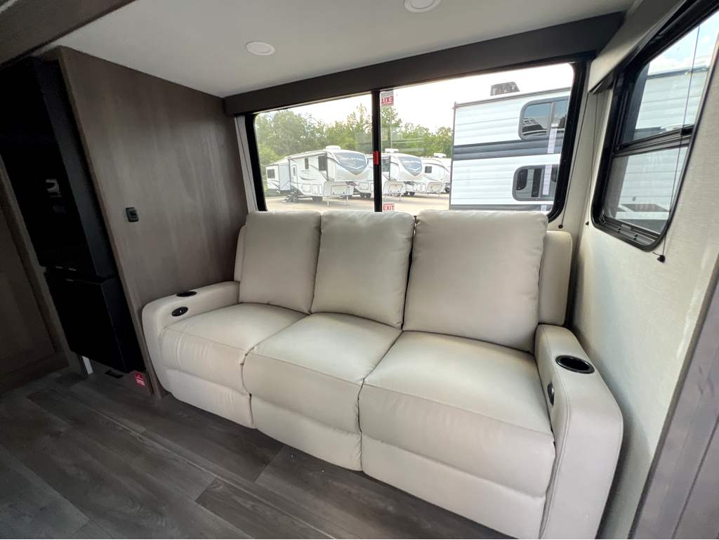2026 GRAND DESIGN TRANSCEND 315RKT - Image 8