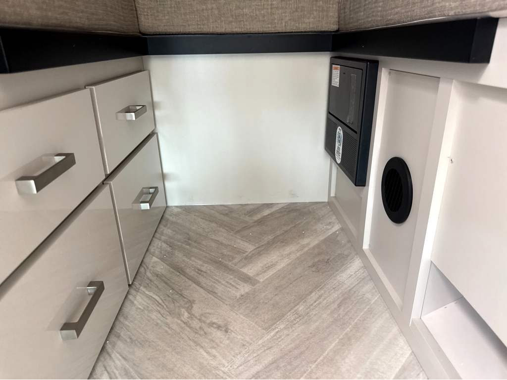 2027 THOR MOTOR COACH TIBURON 24XL - Image 24