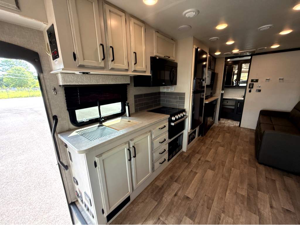 2023 ENTEGRA COACH ODYSSEY 26M - Image 25