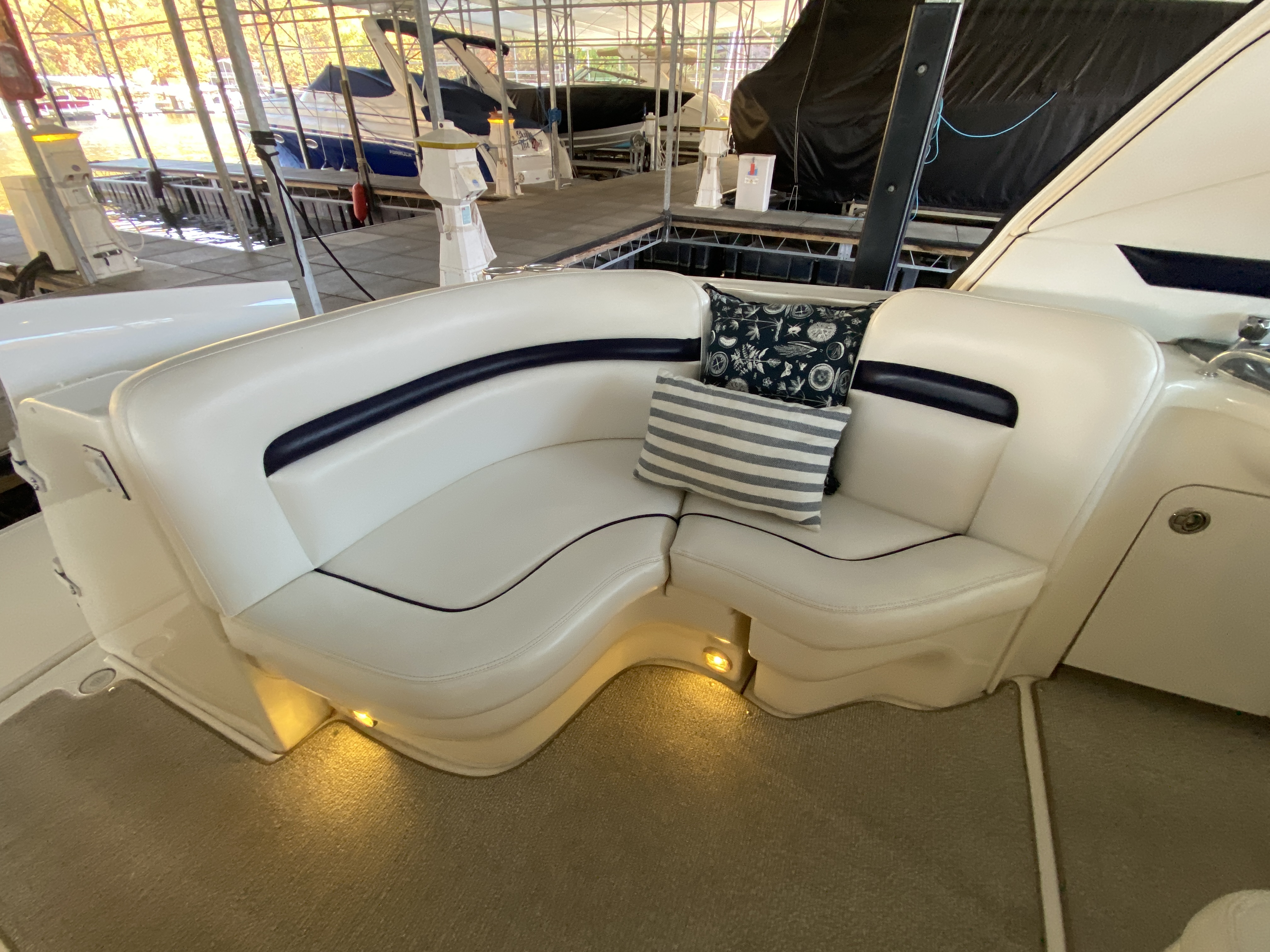 2006 Sea Ray 38 Sundancer - Image 13