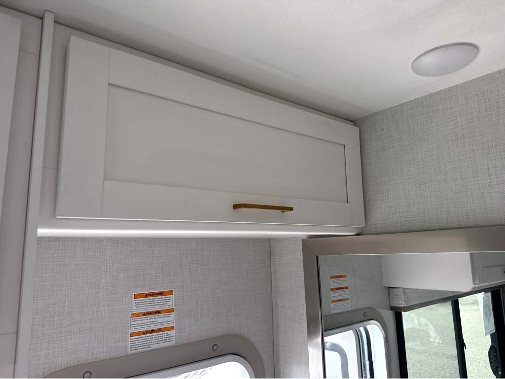 2027 THOR MOTOR COACH MAGNITUDE GA28 - Image 14