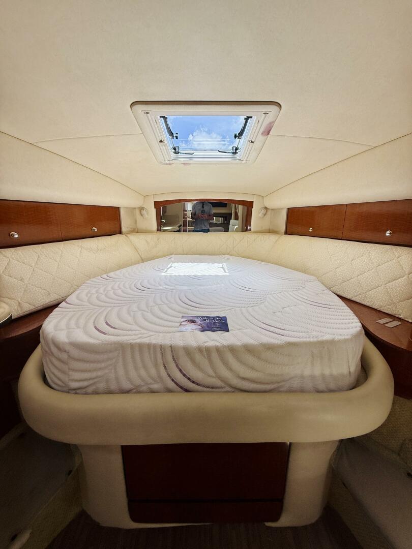2004 Sea Ray 320 Sundancer - Image 21