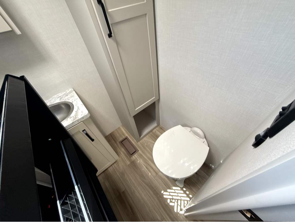 2027 VENTURE RV SPORTTREK 333VIK - Image 23
