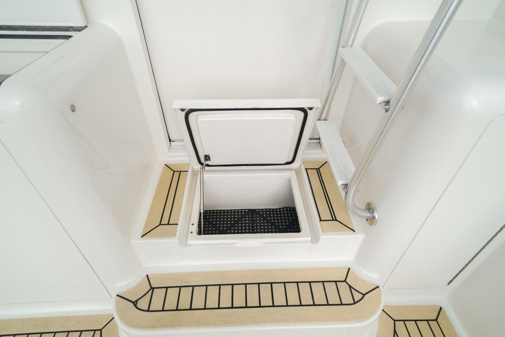2007 Viking 45 Convertible - Image 32