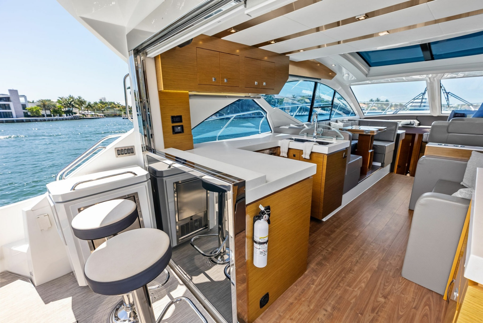 2019 Cruisers Yachts 54 Cantius - Image 21