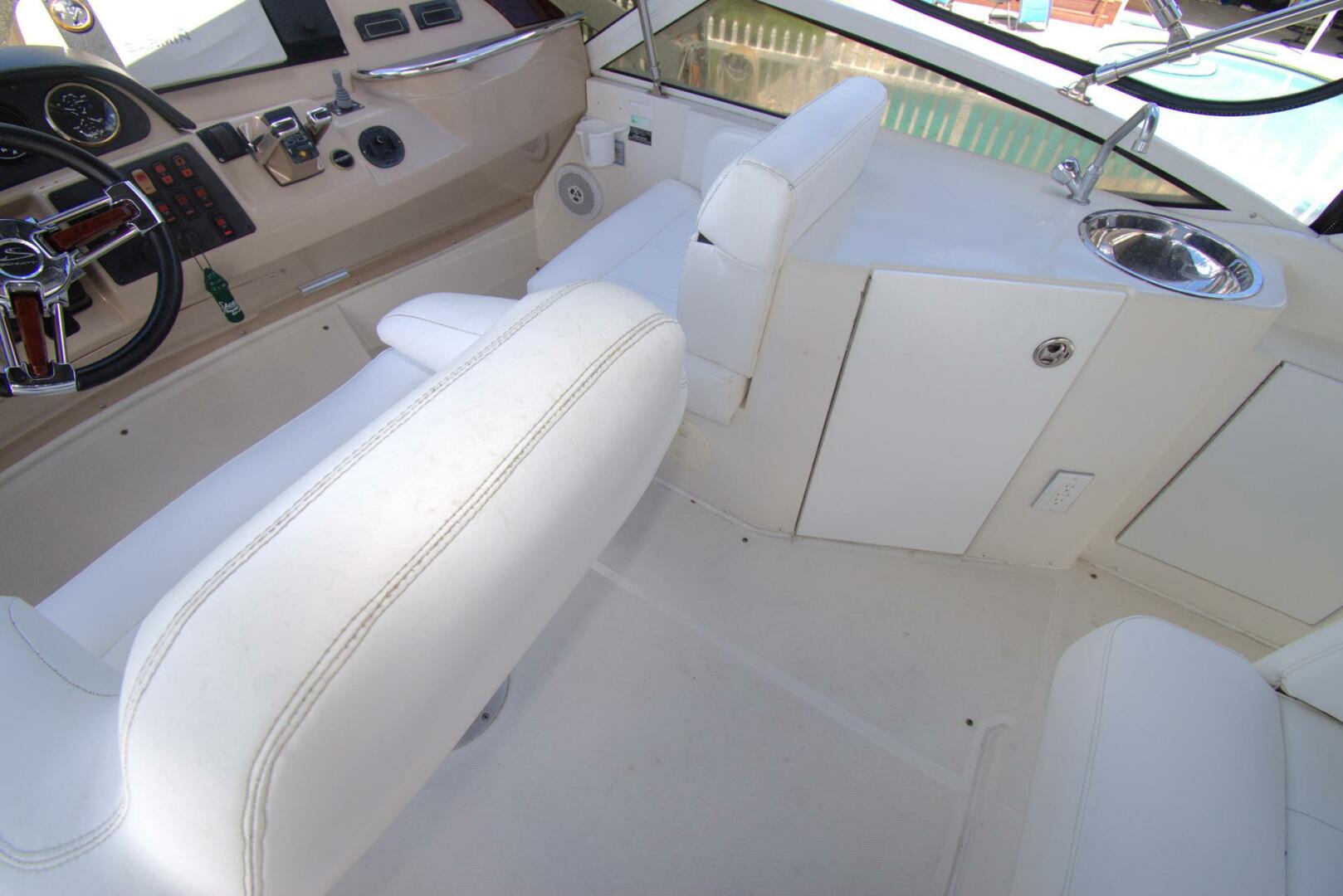 2005 Carver 444 Cockpit Motor Yacht - Image 19