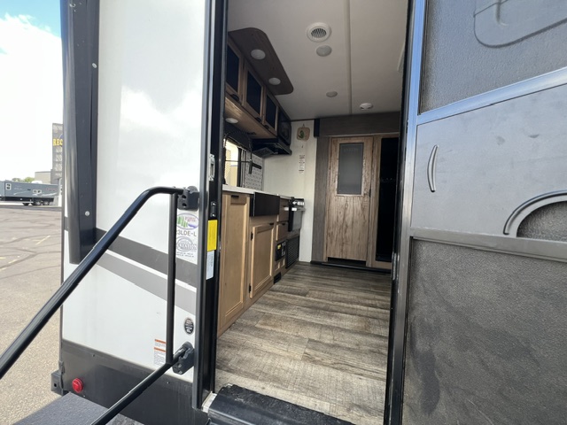 2024 CHEROKEE ALPHA WOLF 23RLDE - Image 10