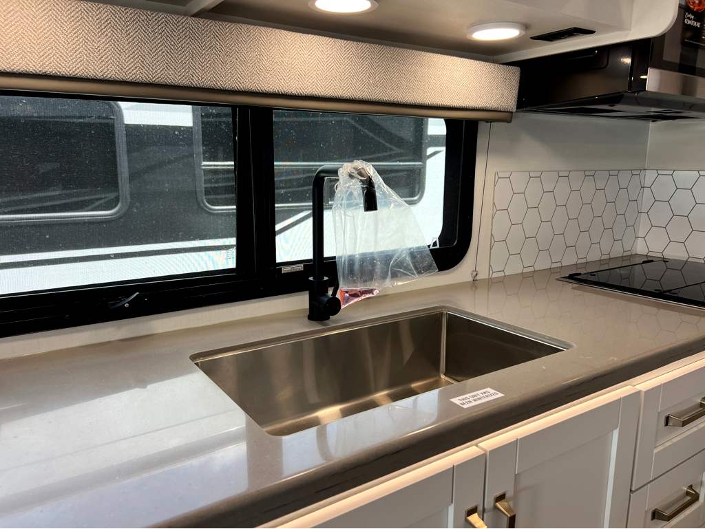 2027 ENTEGRA COACH ODYSSEY 29V - Image 12