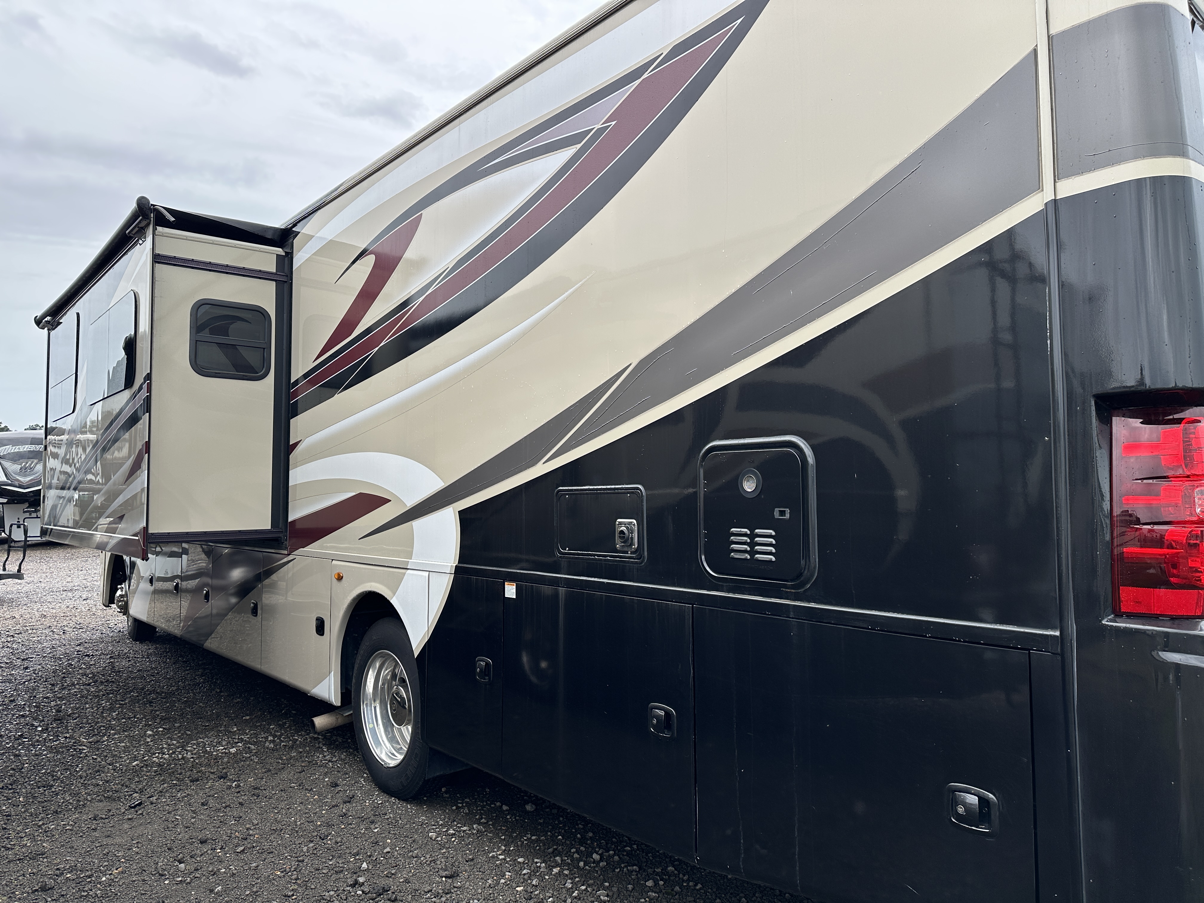 2022 THOR MOTOR COACH MIRAMAR 35.2 - Image 4