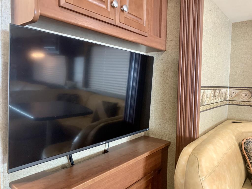 2013 THOR DAYBREAK 32HD - Image 19