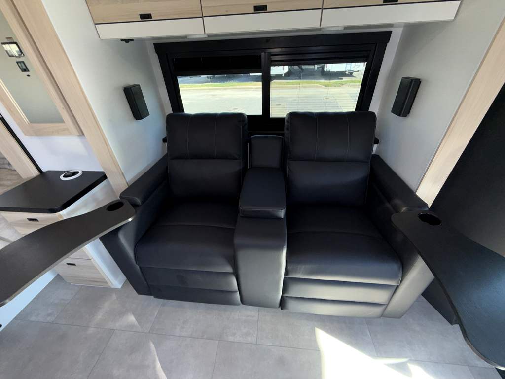 2027 ENTEGRA COACH QWEST 25L - Image 17