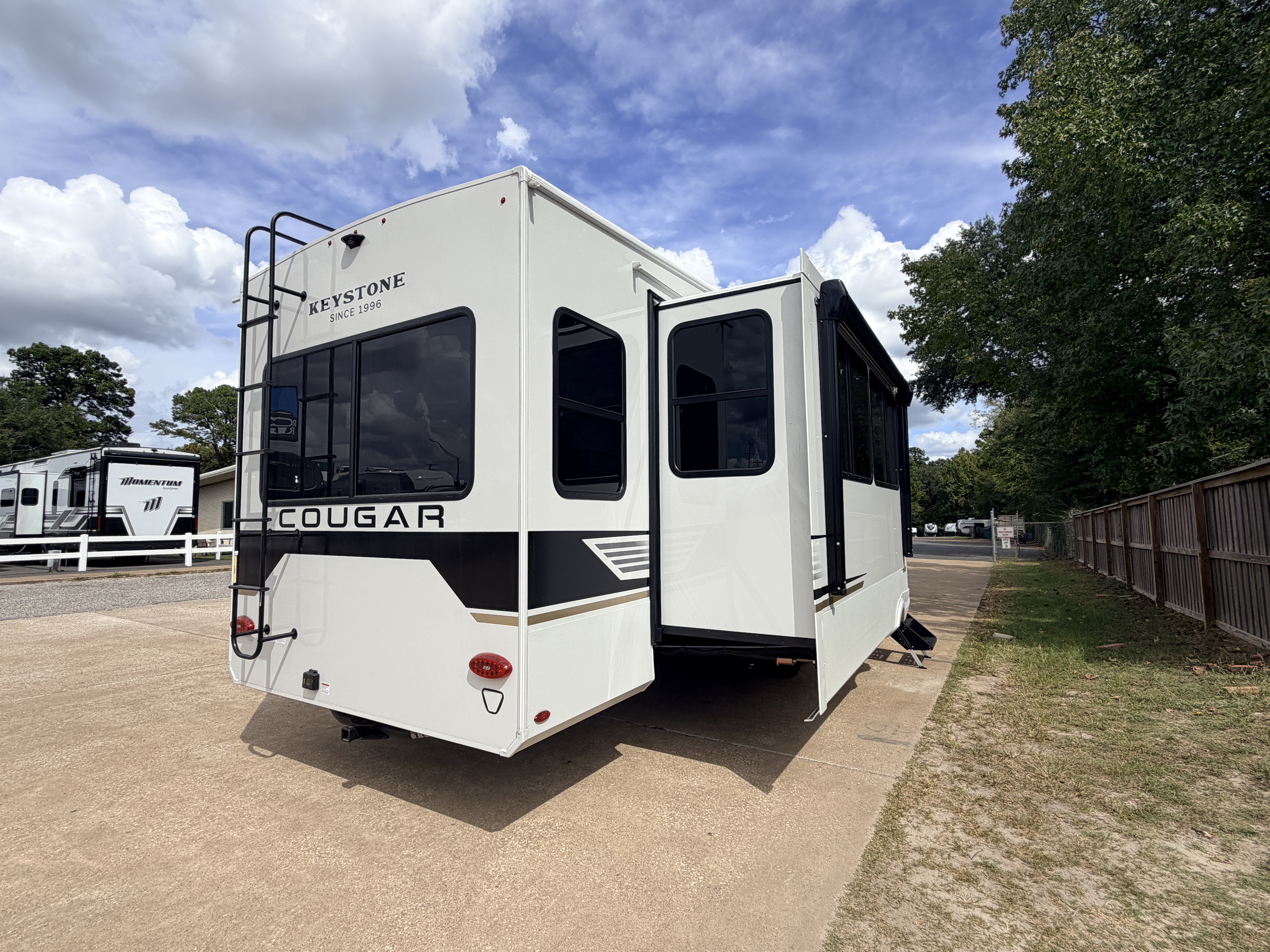2027 Keystone Cougar 355FBS - Image 7