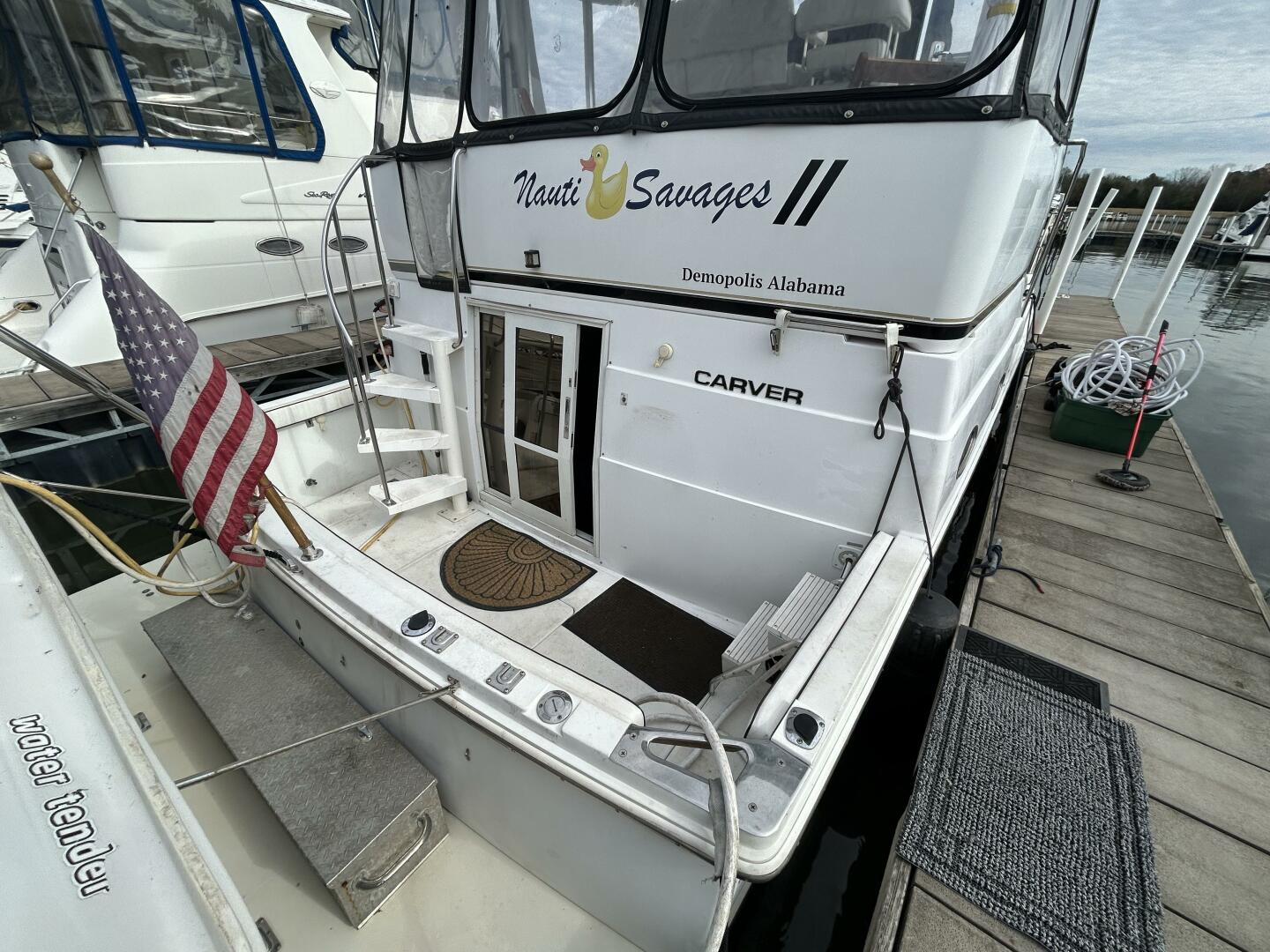 1999 Carver 40 Cockpit - Image 24
