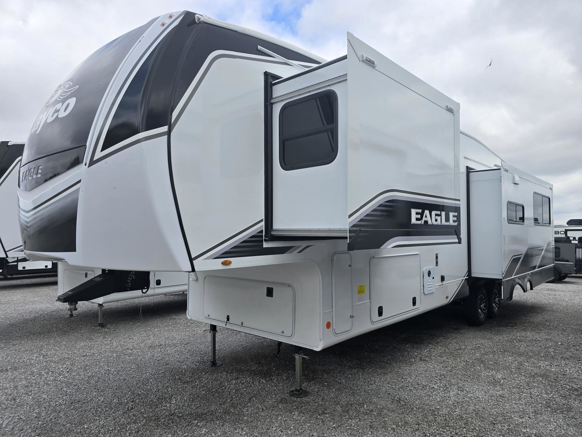 2026 JAYCO EAGLE 335LSTS - Image 3