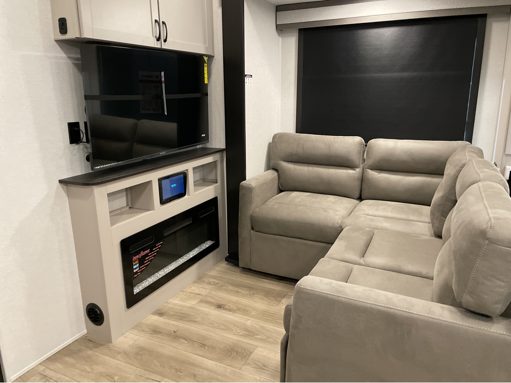 2026 Jayco Seismic 395 - Image 12