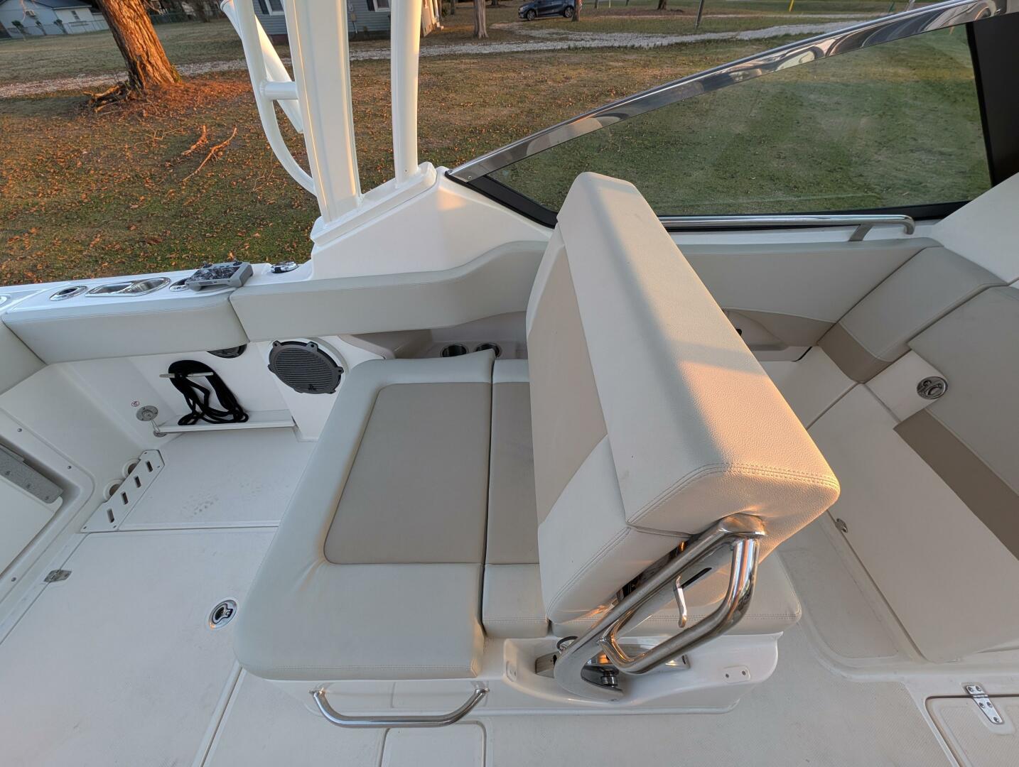 2023 Boston Whaler 240 Vantage - Image 50