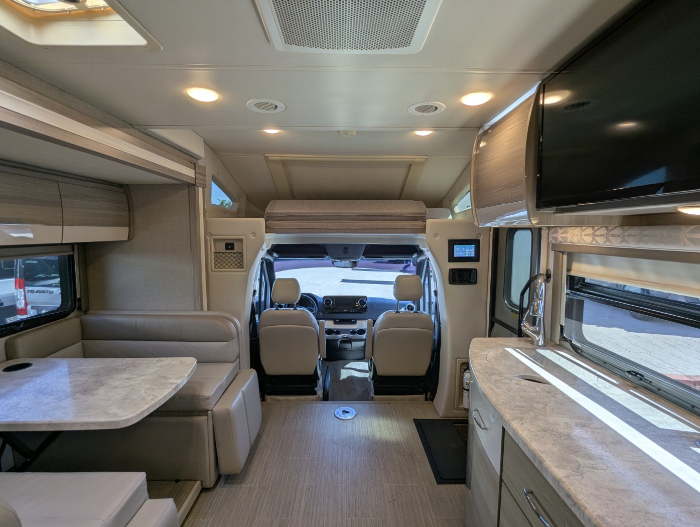 2022 Thor Motor Coach Delano Sprinter 24FB - Image 25