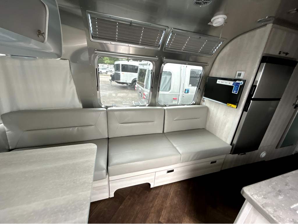2027 Airstream International 25FB - Image 13