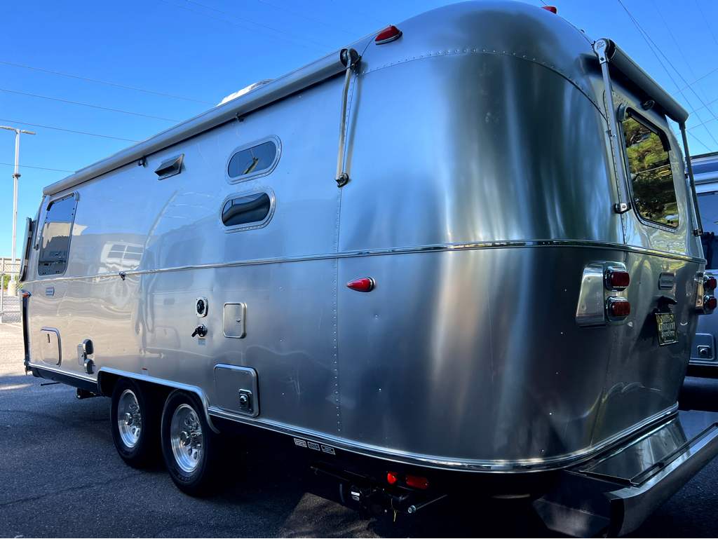 2027 AIRSTREAM INTERNATIONAL 23FBT - Image 3