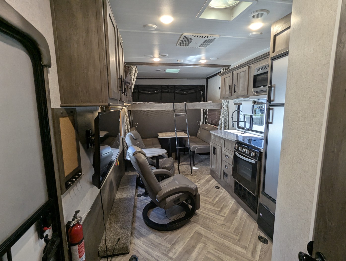 2021 Forest River Stealth FQ2413 - Image 10