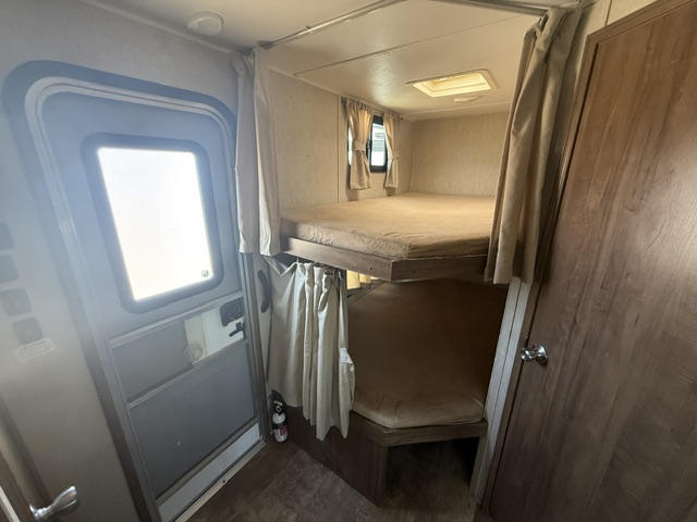 2018 Gulf Stream Innsbruck 276BHS - Image 9
