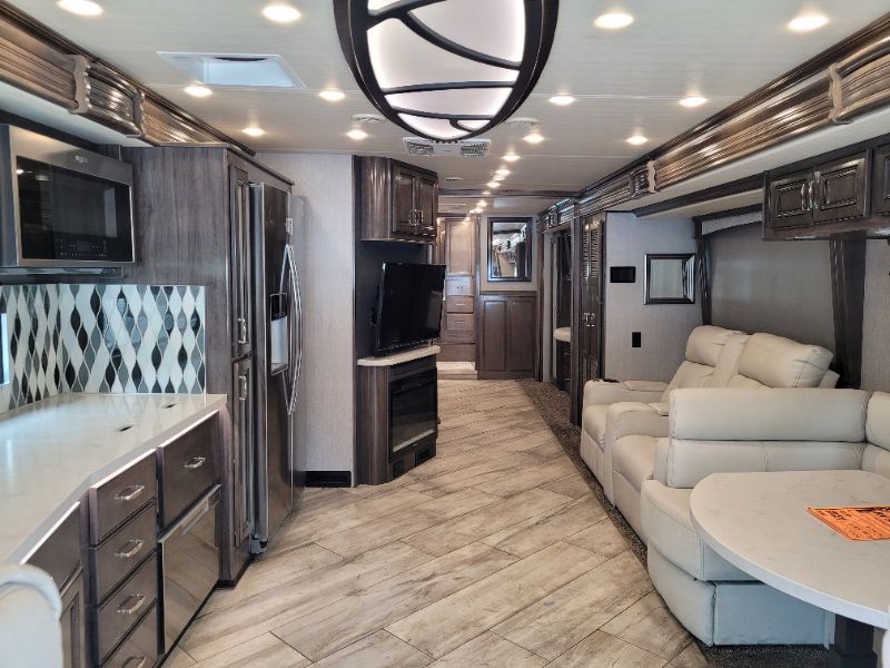 2022 Fleetwood Discovery 38K - Image 8