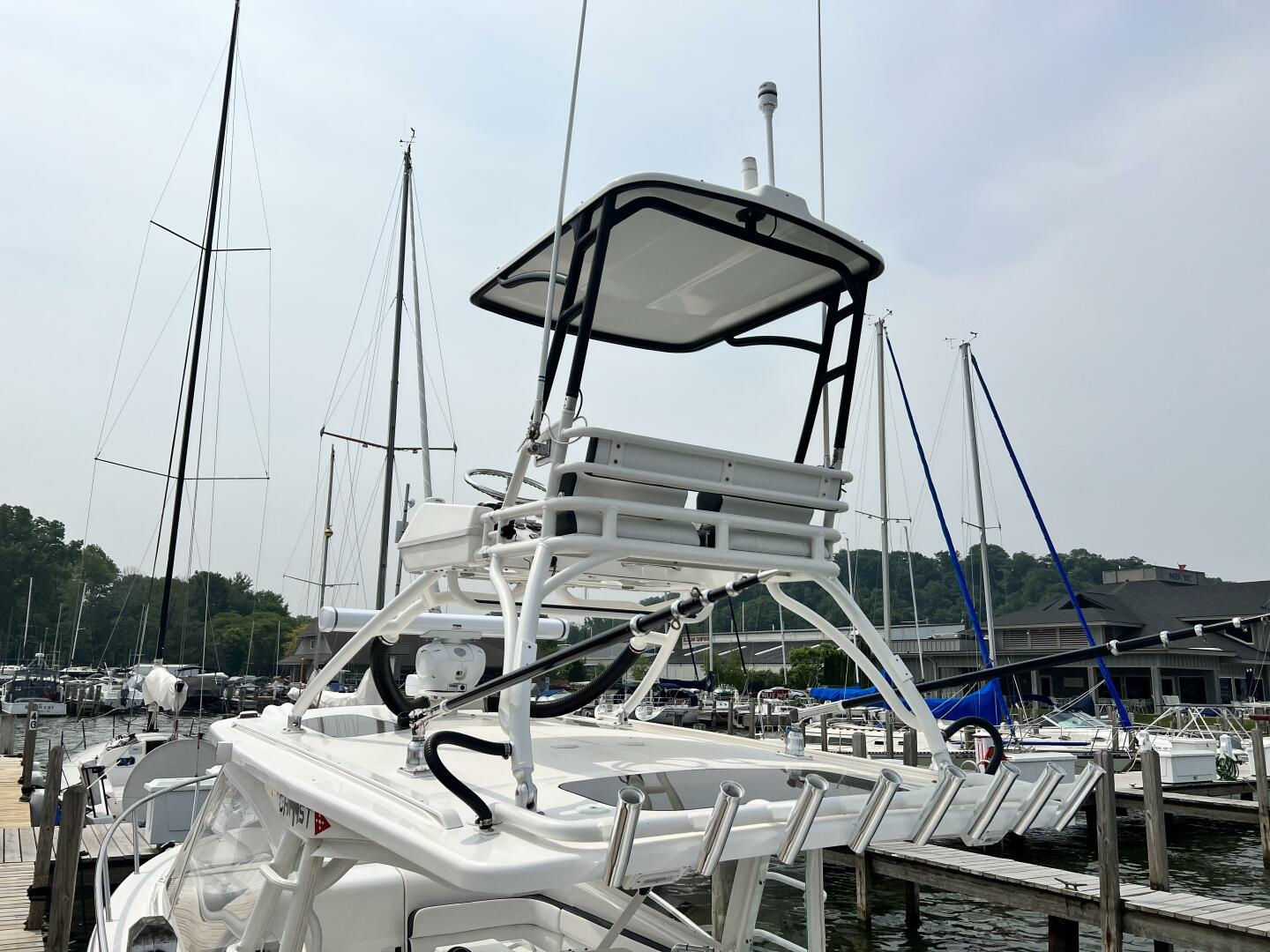 2012 Everglades 350 LX - Image 21