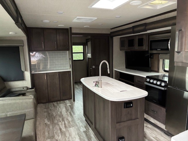 2022 GRAND DESIGN 312BHTS - Image 4